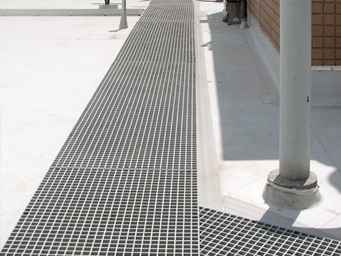 Molded Grating Walkway on Membrane Roof for Central Valley Water Reclamation Facility 